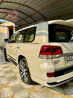 تۆیۆتا لاند کروزەر